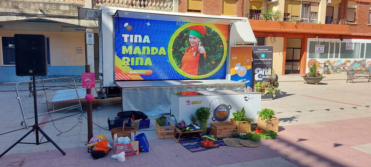 jdiego_gonzalez's tweet photo. Hoy hemos recibido en Alboraya al gran Raúl Magraner, con el que he tenido el gusto de charlar, , un referente en la gastronomía Valenciana. Y el precioso proyecto @cuinakids un gusto para el paladar y el conocimiento de la cocina divertida, atractiva, saludable y de proximidad. https://t.co/yjGXwItLYZ