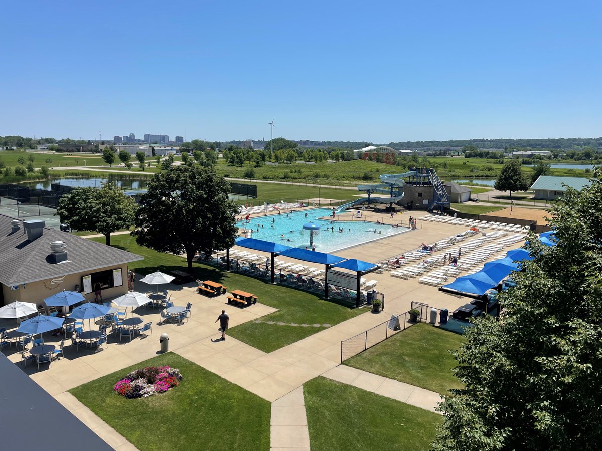 RACMN's tweet image. Members, it is a perfect day to spend at the pool!  #racmn #summerfun #swim