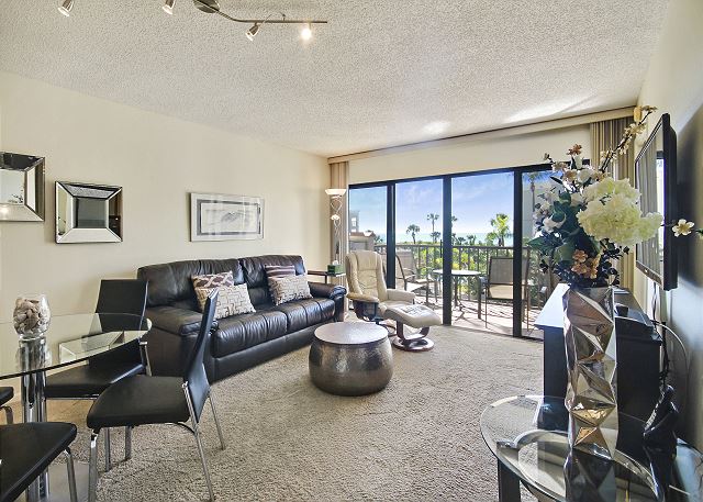 ResortRentalsUS's tweet photo. ☀️ Welcome our newest additions to the Lands End family! Unit 302 - Building 11 and Unit 408 - Building 1 are in one of the nicest communities within the Tampa Bay area. Check them out! https://t.co/lr1fUSQIsE #ResortRentals  #LandsEnd #TreasureIsland #StPete #TampaBayFlorida https://t.co/RHjkxf8jlM