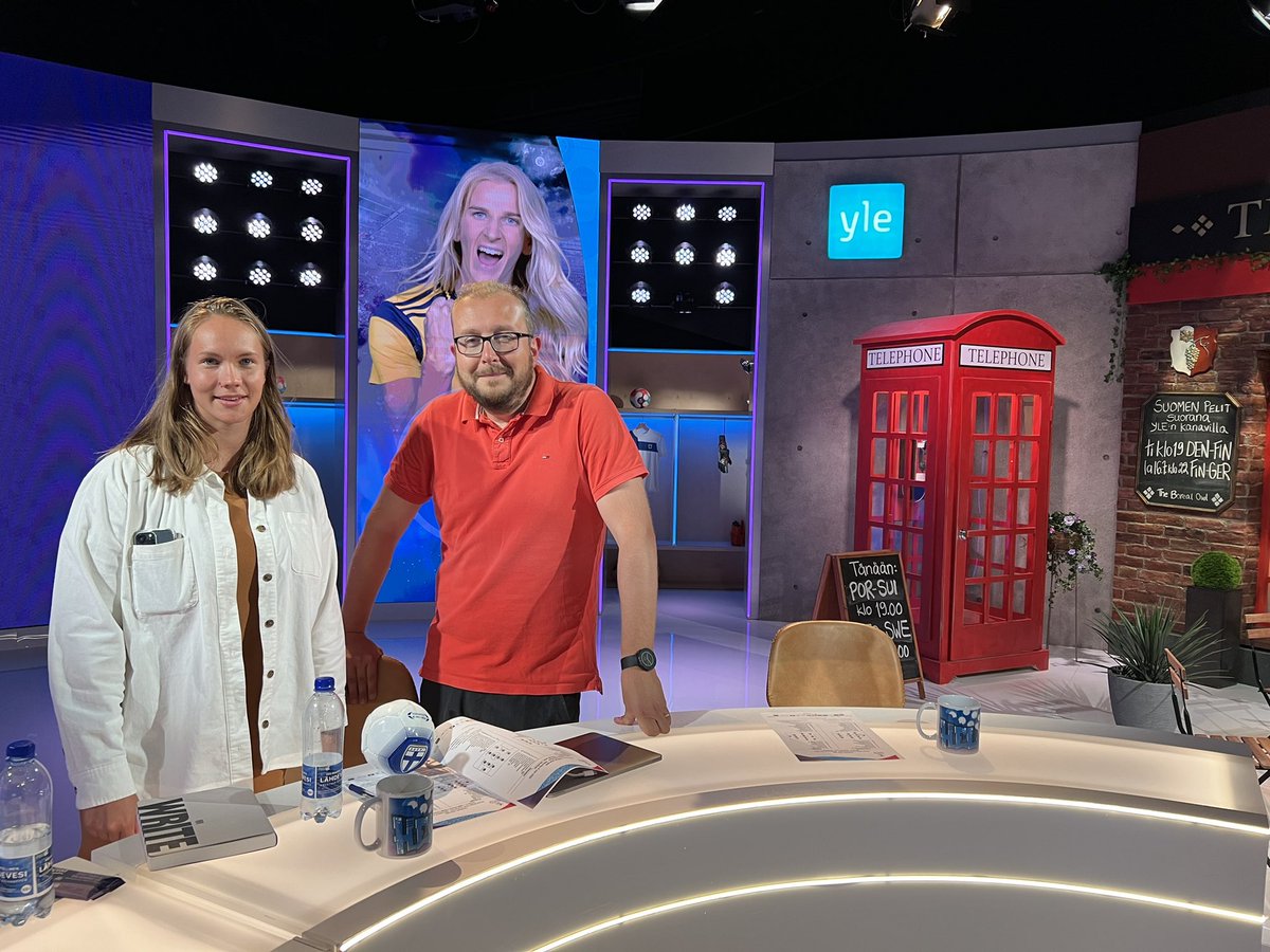 🇵🇹🇨🇭 blev otippat episk till slut. Nu mot hotellet, Sverige-Nederländerna och imorgon hem igen. En ynnest att få jobba med duktiga och roliga <a href="/veravaris/">Vera Varis</a> och härliga kollegor på @YleSporten <a href="/yleurheilu/">Yle Urheilu</a> #Helmarit