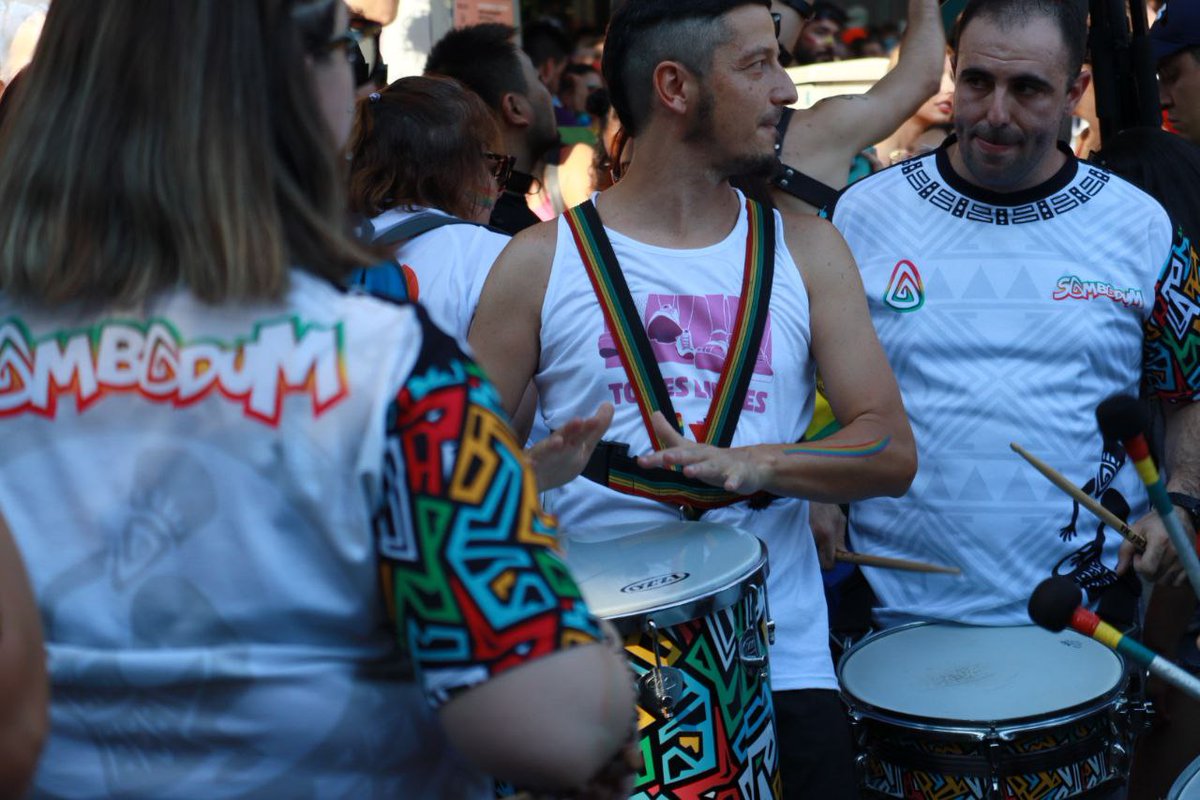 Como todos los años, desde <a href="/IzquierdaUnida/">Izquierda Unida🔻🇵🇸</a> luchamos y defendemos las conquistas de derechos para todas, todos y todes.

Por un #OrgulloLGTBI festivo y siempre reivindicativo, más fuerte que nunca gritamos ¡todes libres! 🏳️‍⚧️🏳️‍🌈

#OrgulloMadrid2022