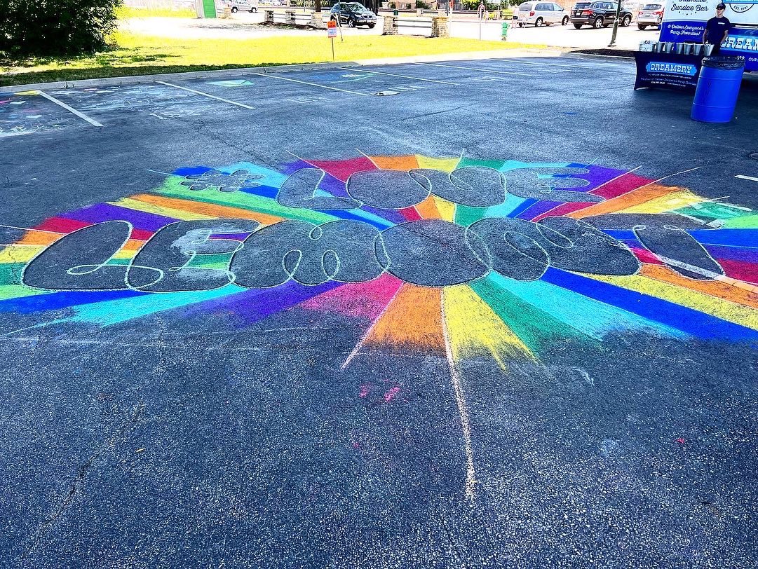 MrHennebry_lhs's tweet image. #LoveLemont Thanks @MoriartyRob for inviting me to collaborate on this piece with you. Thanks @VillageofLemont @lemontparks &amp;amp; Downtown Lemont for hosting. Congrats to all of the winners, it was an honor to judge all of the great art! @JWeidsLHS #LoveLemont brainchild is underway!