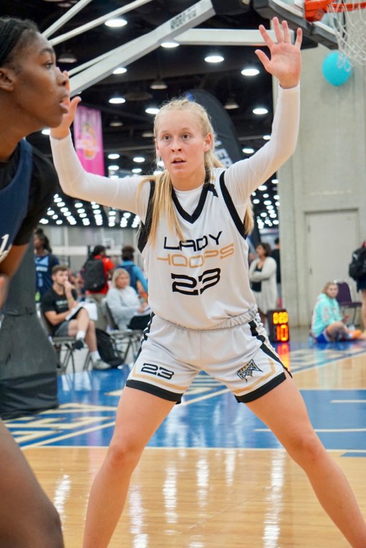 SALadyHoops's tweet photo. We ask alot from @chaysegoetz23 send she delivers. Shoots it, facilitates it she rebounds it &amp; she defends. She had a GREAT @TFNsRun4Roses @Elite40League.

@holmes_beverly @Gee23_3 @Coach_JJenkins @TarletonWBB @ReddiesWBB @CoachStirgusSAU @brookecostley @Javelina_WBB @Coach_VaL https://t.co/TmCmb02S7d