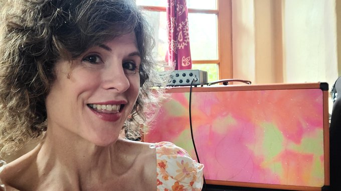 The true way to this woman's heart!  An admirer custom built me this amazing 2x12" bass cabinet!!!  Sounds<a href="/tag/clip"class="tags"><span>#clip</span></a><a href="/tag/pussyeating"class="tags"><span>#pussyeating</span></a>