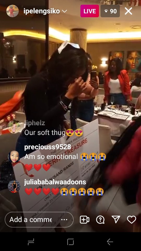 Akhubuhle11's tweet photo. Terry is loved yhoo😭😭

#TreasuresMeetAndGreet https://t.co/sd7gKku8SU