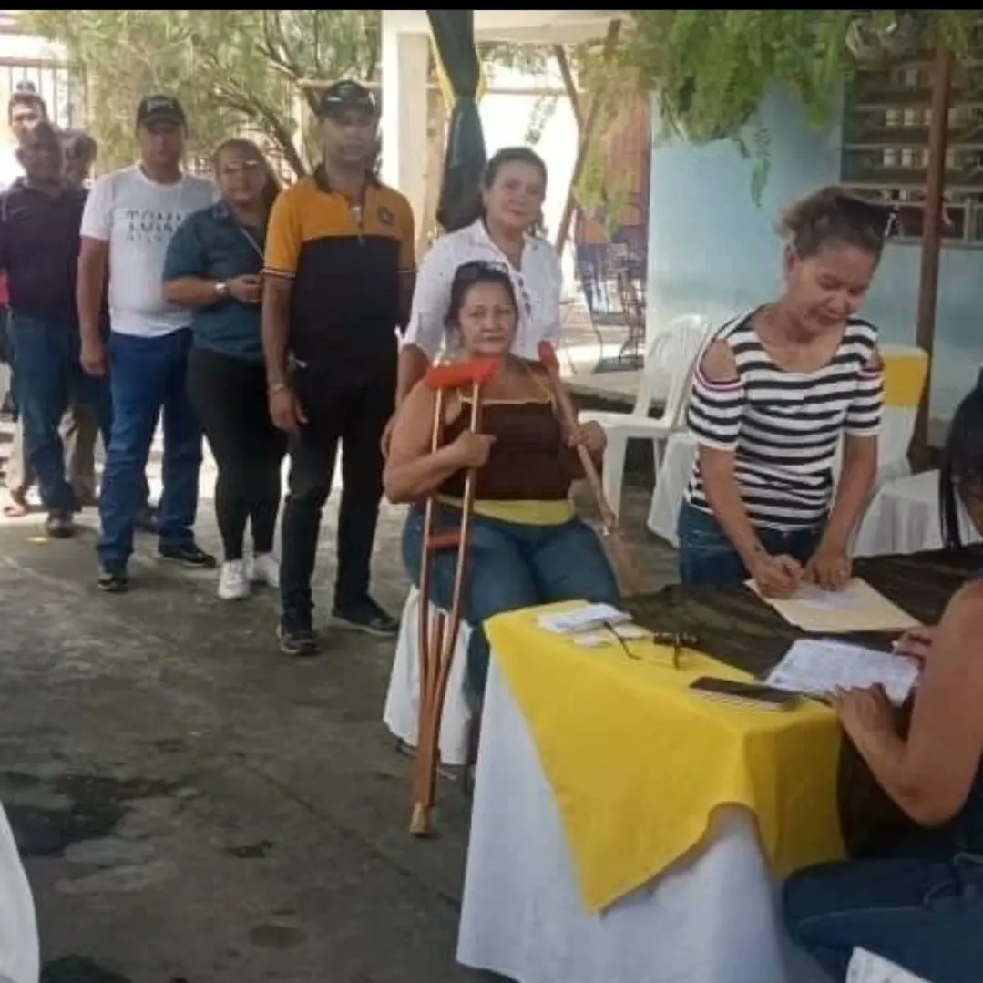 Pr1meroJMerida's tweet photo. Justicieros de todo el Estado #Mérida deciden las nuevas estructuras de nuestro Partido 🟡⚫️
Renovación de estructuras #Mérida
@Pr1meroJusticia
@ActivismoPJ
#PjSeRenueva
#EleccionesPJ2022
#PjMerida https://t.co/X8Pf7kERVG
