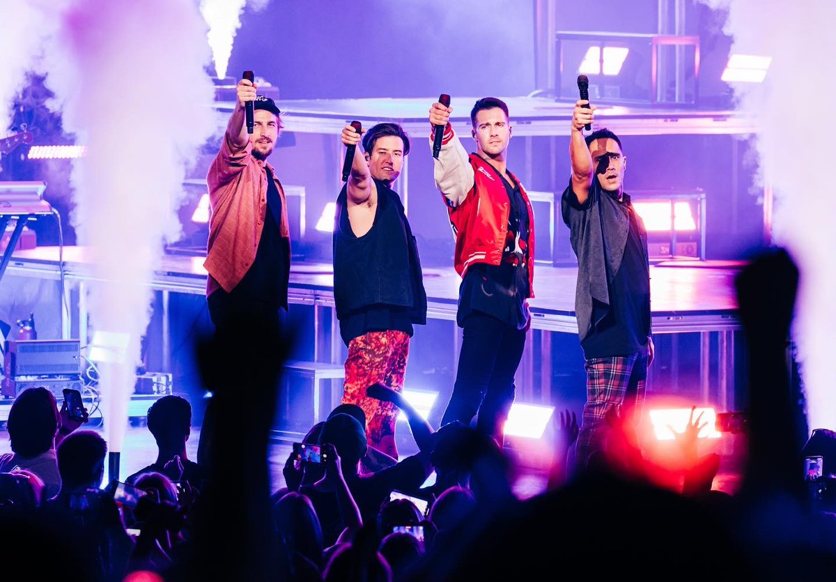 BlossomMusicCtr's tweet photo. It’s the only life we got - so we lived it big time last night with @bigtimerush and @dixiedamelio! 🫶
📸: Amber Patrick // @aterrormusical
#BigTimeRushForever https://t.co/hvaQZwFOCc