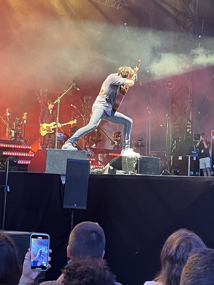 BillardFiona's tweet photo. @VianneyMusique merci infiniment pour ce concert incroyable ! Une ambiance bien placé au #beauregard2022 et tu étais bien là ce soir ! https://t.co/PoJjW2XKat