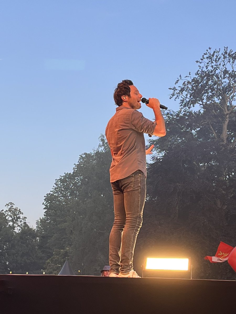 BillardFiona's tweet photo. @VianneyMusique merci infiniment pour ce concert incroyable ! Une ambiance bien placé au #beauregard2022 et tu étais bien là ce soir ! https://t.co/PoJjW2XKat
