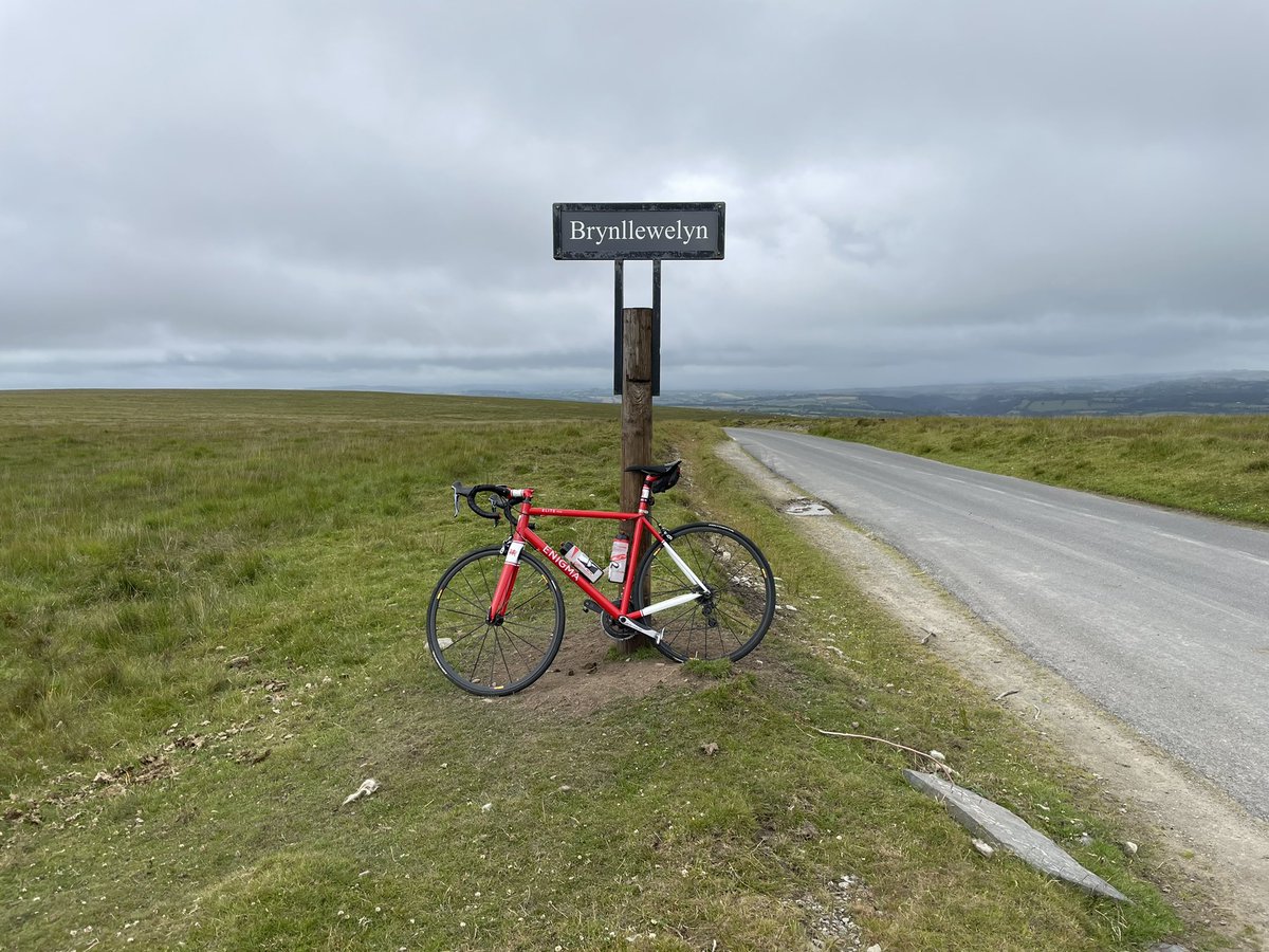 danmasqu's tweet photo. @Enigmabikes The Elite HSS Dragon edition back in Wales for some hill climbing😬🏴󠁧󠁢󠁷󠁬󠁳󠁿 https://t.co/wvdOm3Yije
