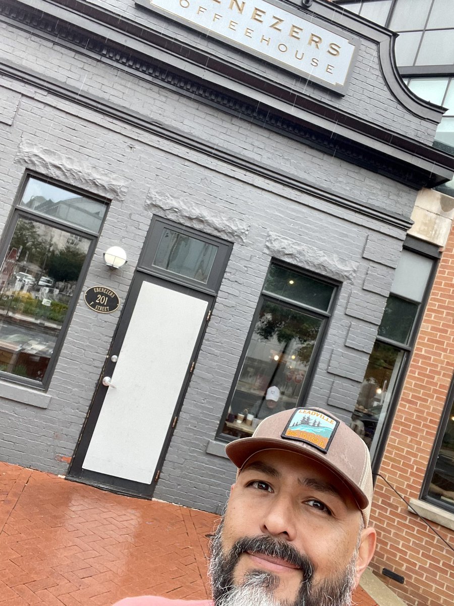 coach_obregon's tweet photo. ☕️ Stopped by hoping to run into one of my favorite authors @MarkBatterson 📕
If you know . . . ya know ☕️ Coffee with a Cause 📚 #CircleMaker #WinTheDay https://t.co/vDTzh5oOAa