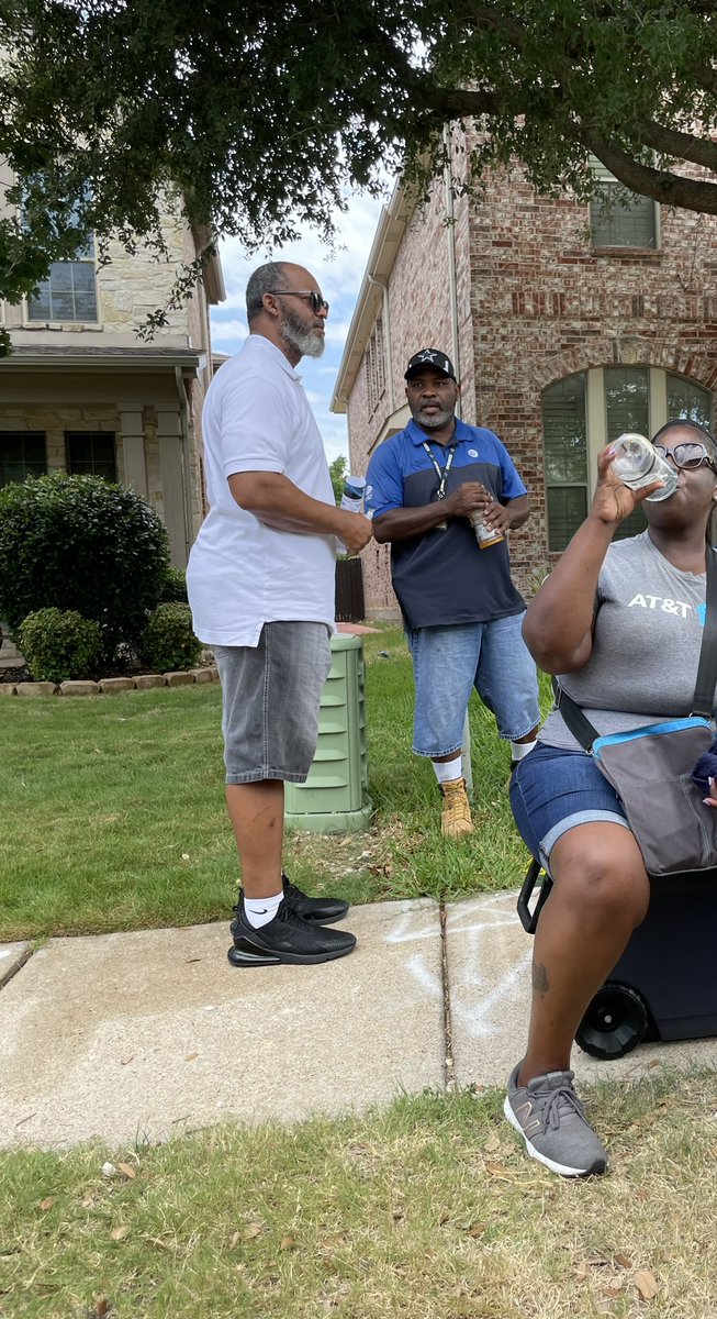 I enjoy when all of our partners create a great experience for our customers! Dallas, TX, fiber is in a neighborhood near you. YOUR neighborhood! #lifeatatt <a href="/NTXStephen/">Stephen Gates</a> @CaresseSimpson <a href="/ArbuckleMakesha/">Makesha Arbuckle</a> <a href="/KymbreW_/">Kymbre</a> <a href="/nlr504/">Nicholas Redden</a> <a href="/SSanjuaneloS/">Sandra S Sanjuanelo</a> <a href="/LynetteMAguilar/">Lynette Aguilar</a> <a href="/dbustamante1210/">David Bustamante</a> <a href="/CalebDNH2O/">Caleb Deerinwater</a>
