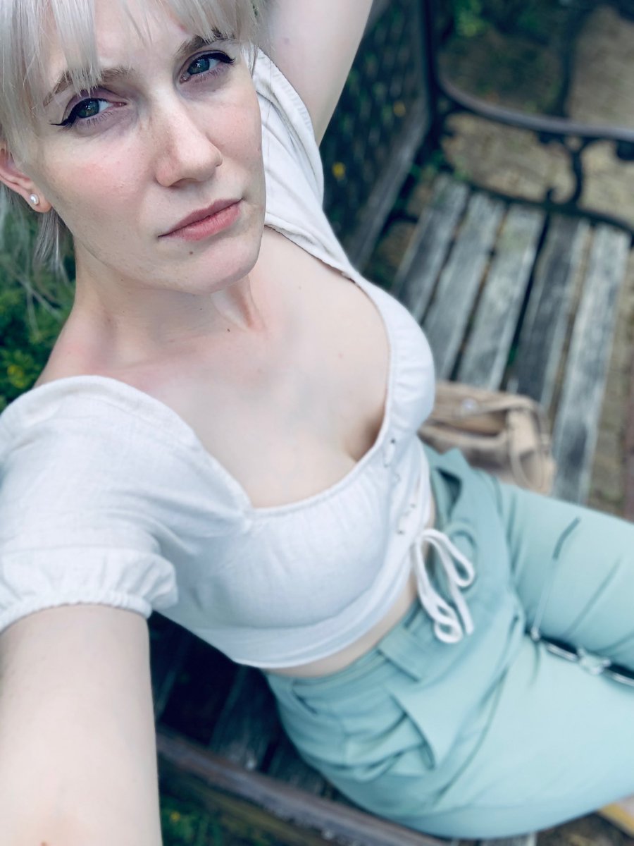 JennyParable's tweet photo. 🌶 RT for exclusive video! 🤭
Tomorrow is my day off. And the last day of my holiday.
I'll make a video where you can hear me speak, for the first time :) 
😛Number of RT equals the lenght of the video... And folks.. I'll be wearing black. 🖤 https://t.co/KFFO8srrO6