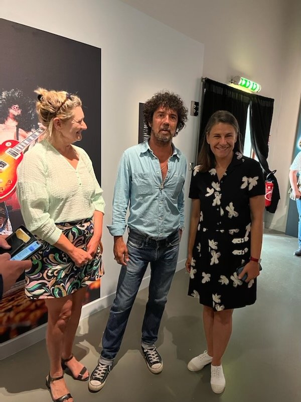 Prefet03's tweet photo. Au #MUPOP de 
@MontluconOff
 concert exceptionnel de 
@yarolpoupaud
 parrain de l'exposition et de J.Bitoun @beurks commissaire de l'exposition avec les mythiques Les Paul https://t.co/4tE7pqMvAz