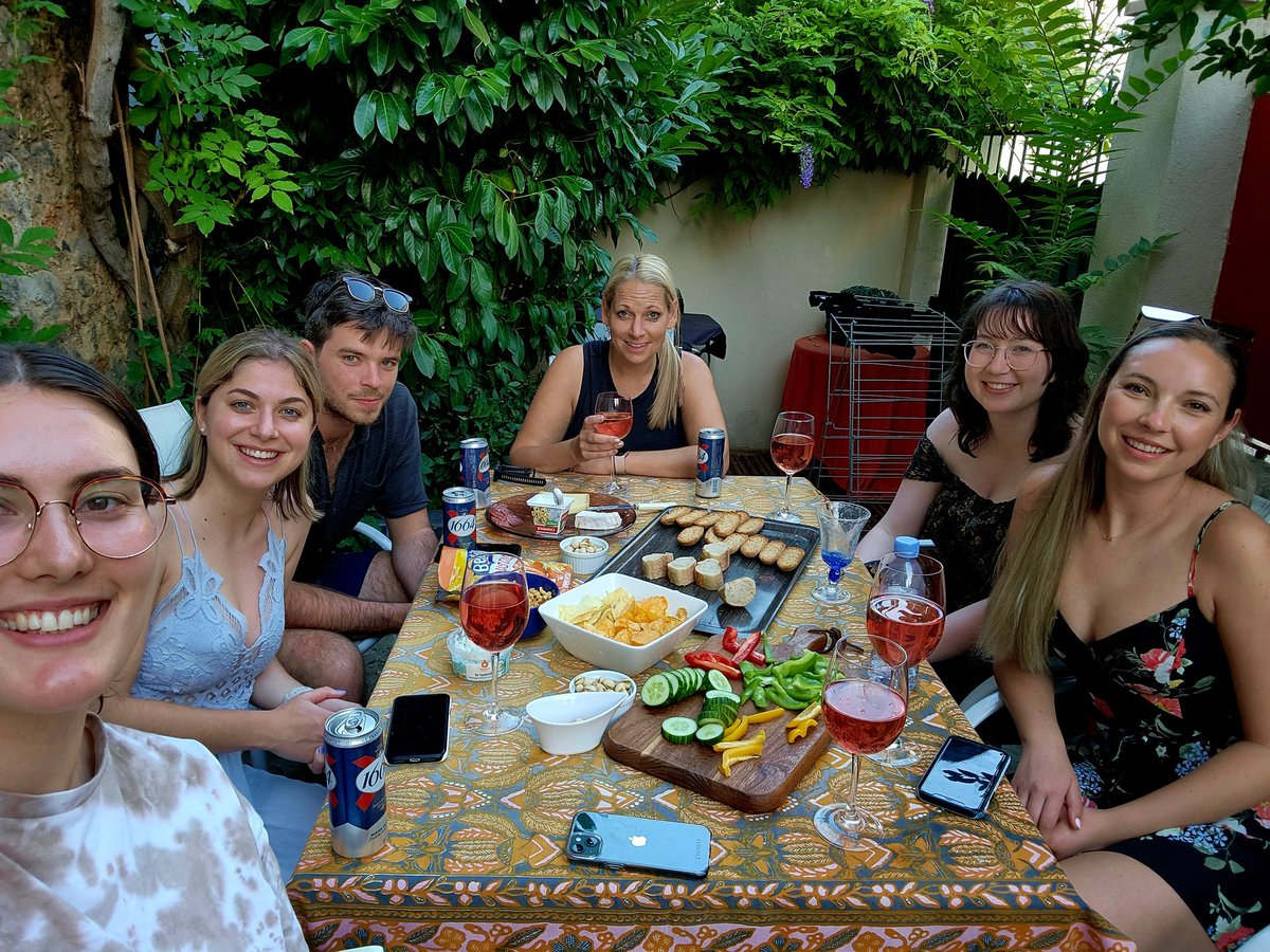 Enjoying the beautiful evening weather in Paris ☀️@FENSorg @SalbergSabrina @GeorgiaSymons @jennayabeth @Will_T_OBrien @ZoeKodila