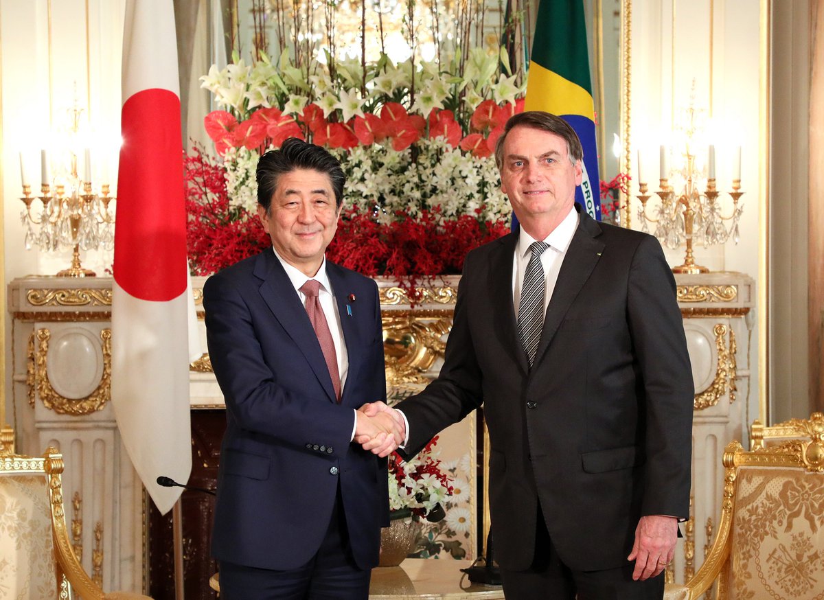 CaoChangqing's tweet photo. 安倍遇刺，全球震惊哀悼！联合国193个成员国，反应最强烈的是巴西保守派总统博索纳罗，他宣布全国哀悼三天，并亲自出席悼念仪式。一个外国前元首去世，巴西却全国下半旗致哀三天，总统亲自悼念，只有被称为“巴西川普”的博索纳罗能做的出来，可见真正保守派领袖之间的友情多真挚，也可看出他的真性情！ https://t.co/S1od6mMunw