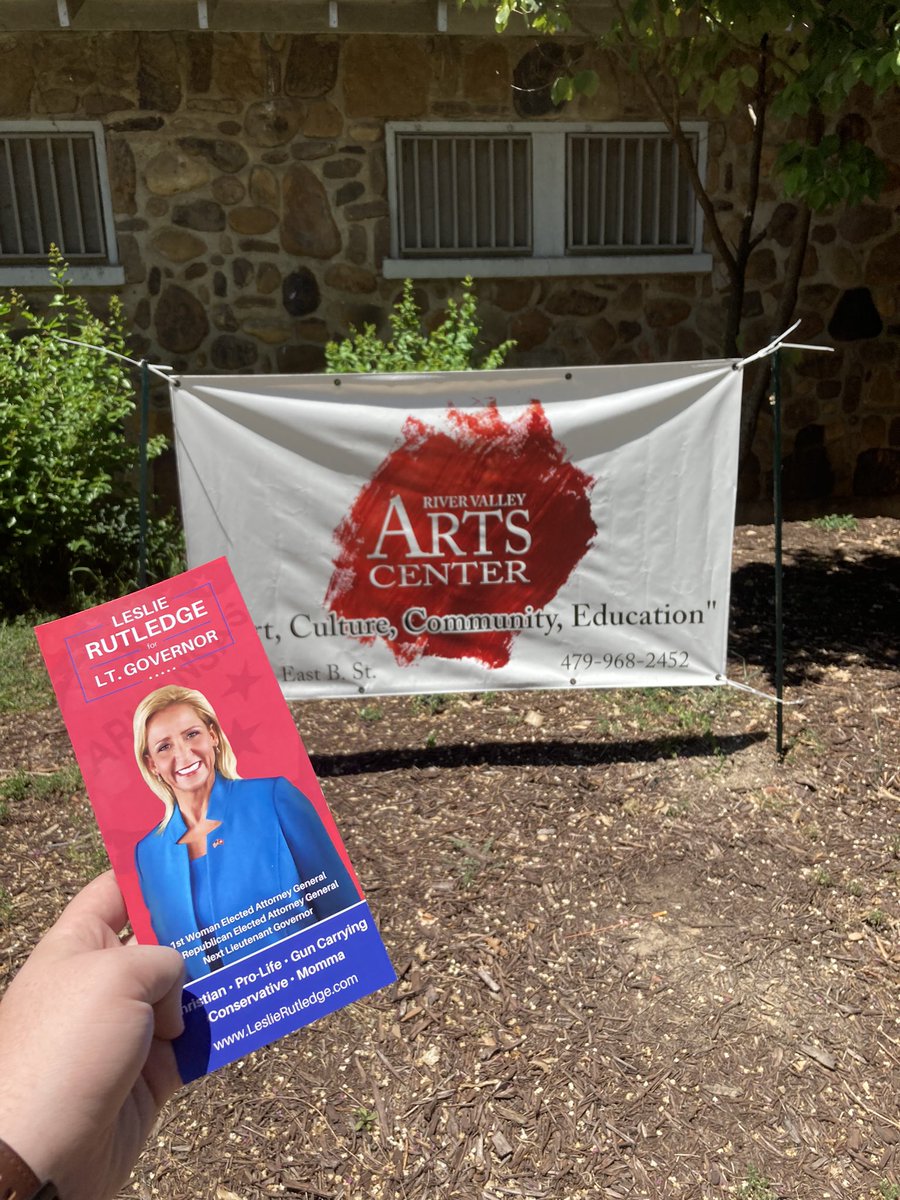 LeslieRutledge's tweet photo. #TeamRutledge loved being around so many good folks at the Russellville Party in the Park this weekend! Pope county is ready for conservative leadership! #LR4LG https://t.co/nUgG3EAhci