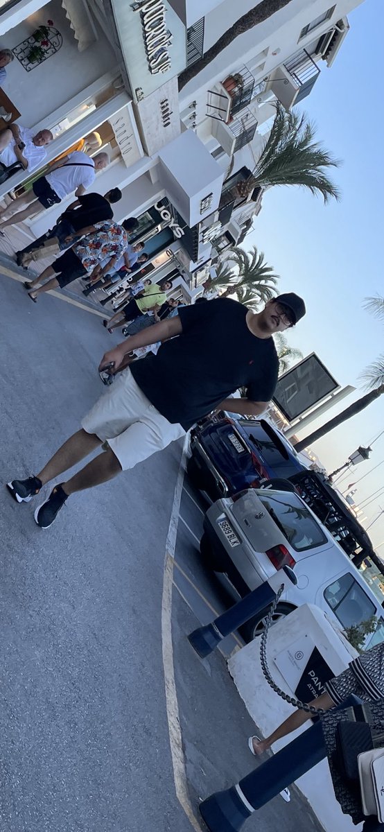 OLIKING200™ tweet media