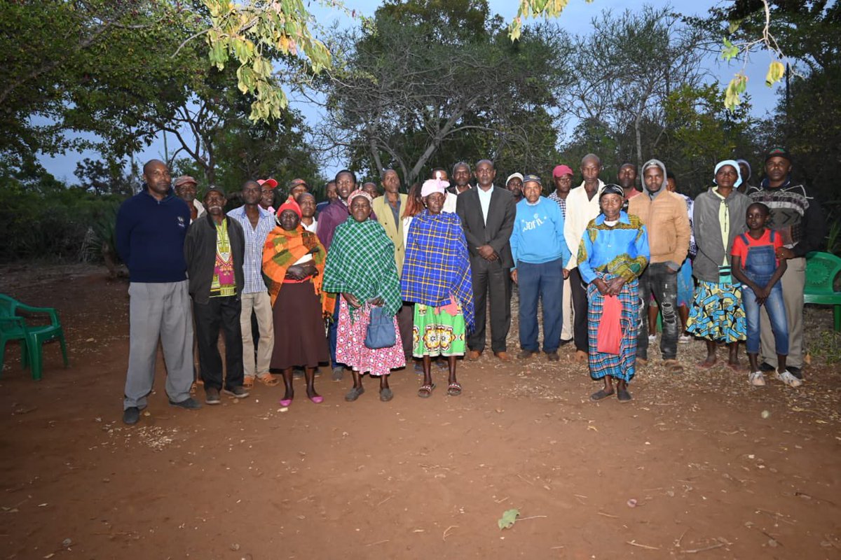 HonKathinzi's tweet photo. I closed the day at Mala Nzau location where we discussed water, unemployment, poor standards of education &amp; other developmental issues. I shared with them the  #WaitaNaSuluhu plan of action that is committed to address their needs. https://t.co/vnBoC9IGoK