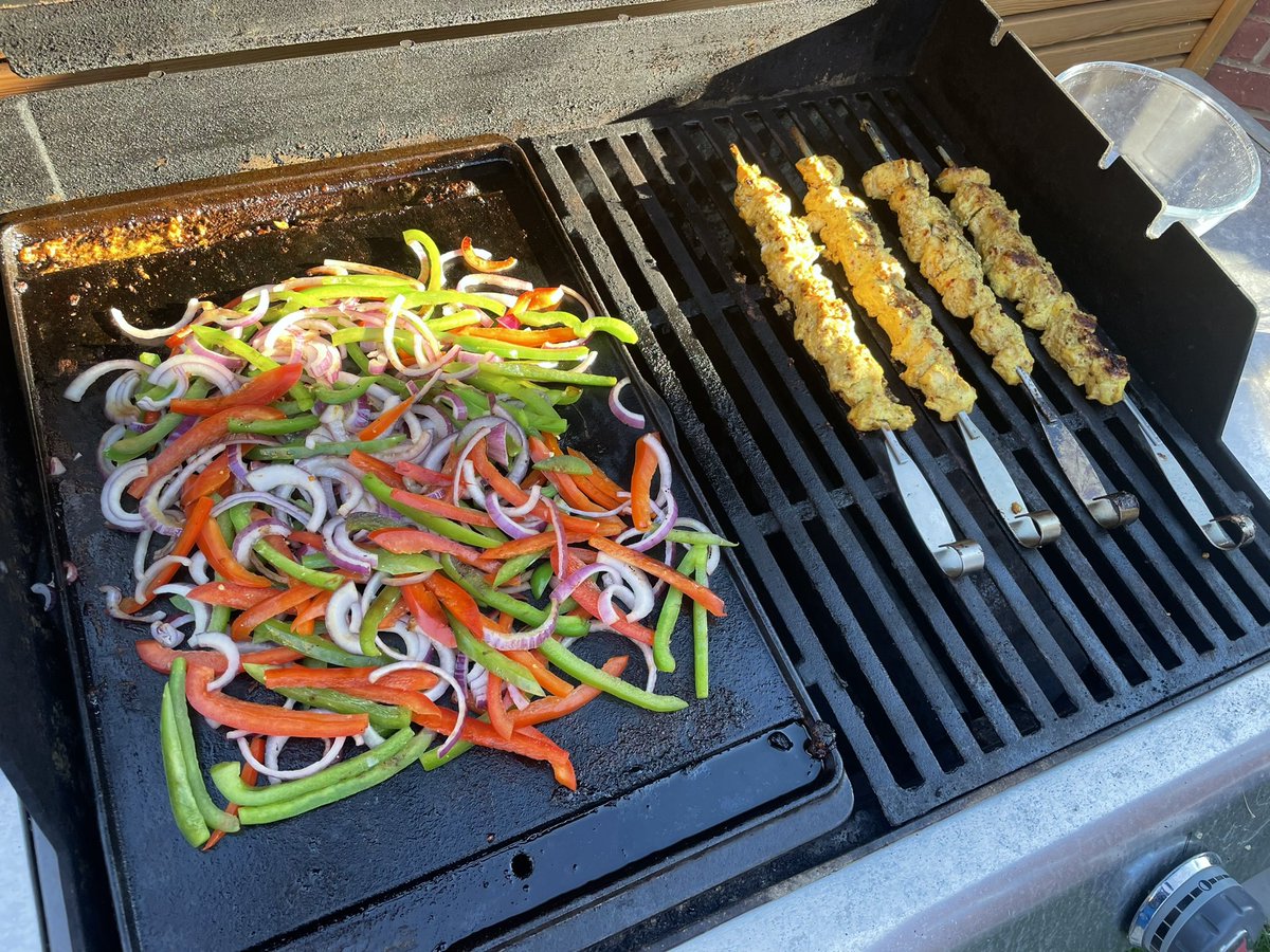 spriggsy82's tweet photo. @chefcyrustodiw1 proper hot day dinner! https://t.co/Qlq9y2jVu2