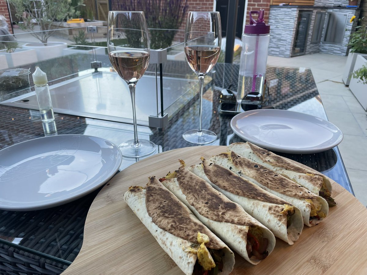 spriggsy82's tweet photo. @chefcyrustodiw1 proper hot day dinner! https://t.co/Qlq9y2jVu2