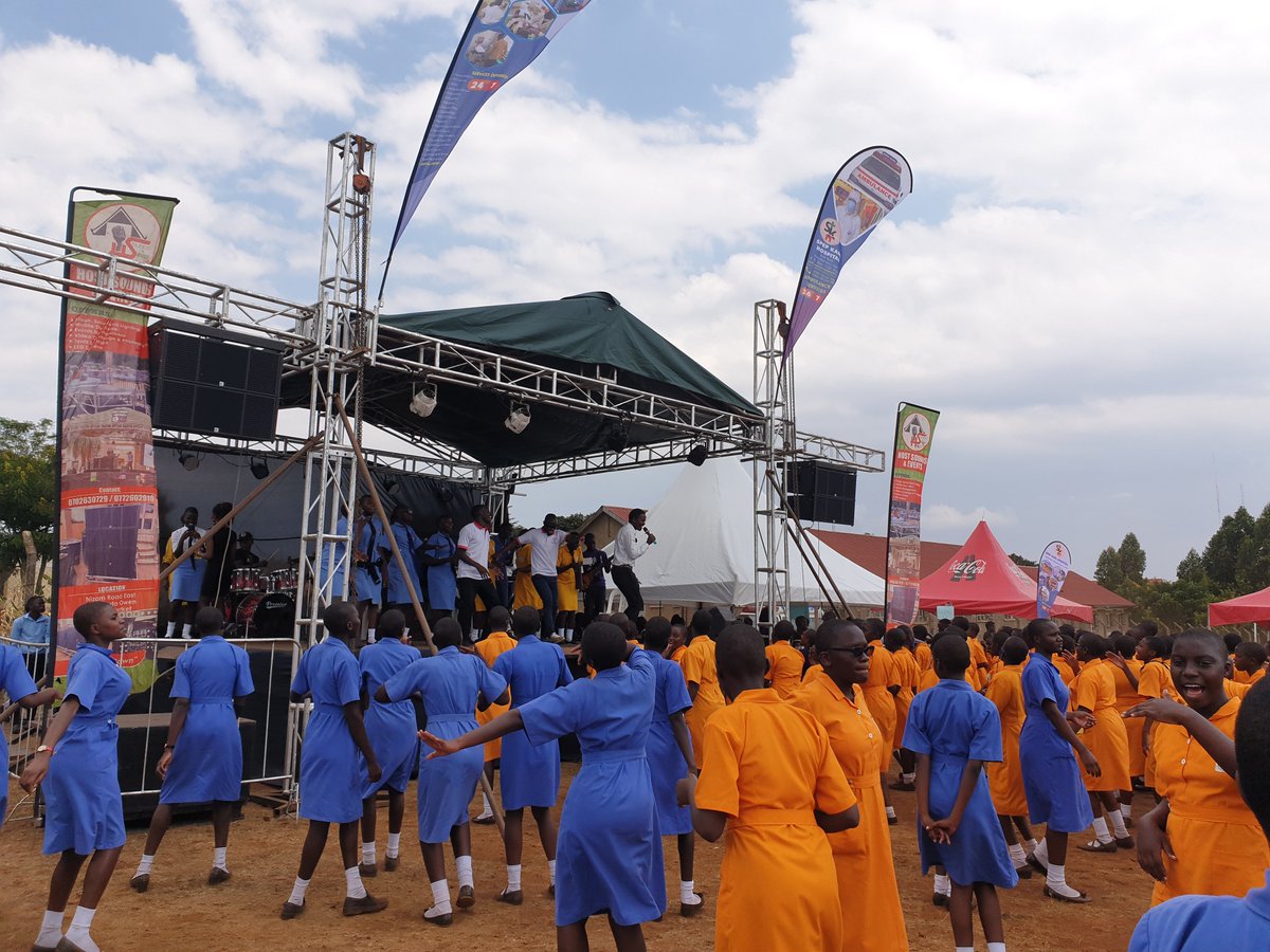 events_host's tweet photo. #Return_of_the_girls_to_the_Mega_Move
Its house of praise since yesterday night at the glory hill of Uganda as all schools in Busoga are praising this day here at wanyange girls school
Main celebrant Bishop of Busoga
#Quoted
We are all motivated https://t.co/xmkkCaNjka