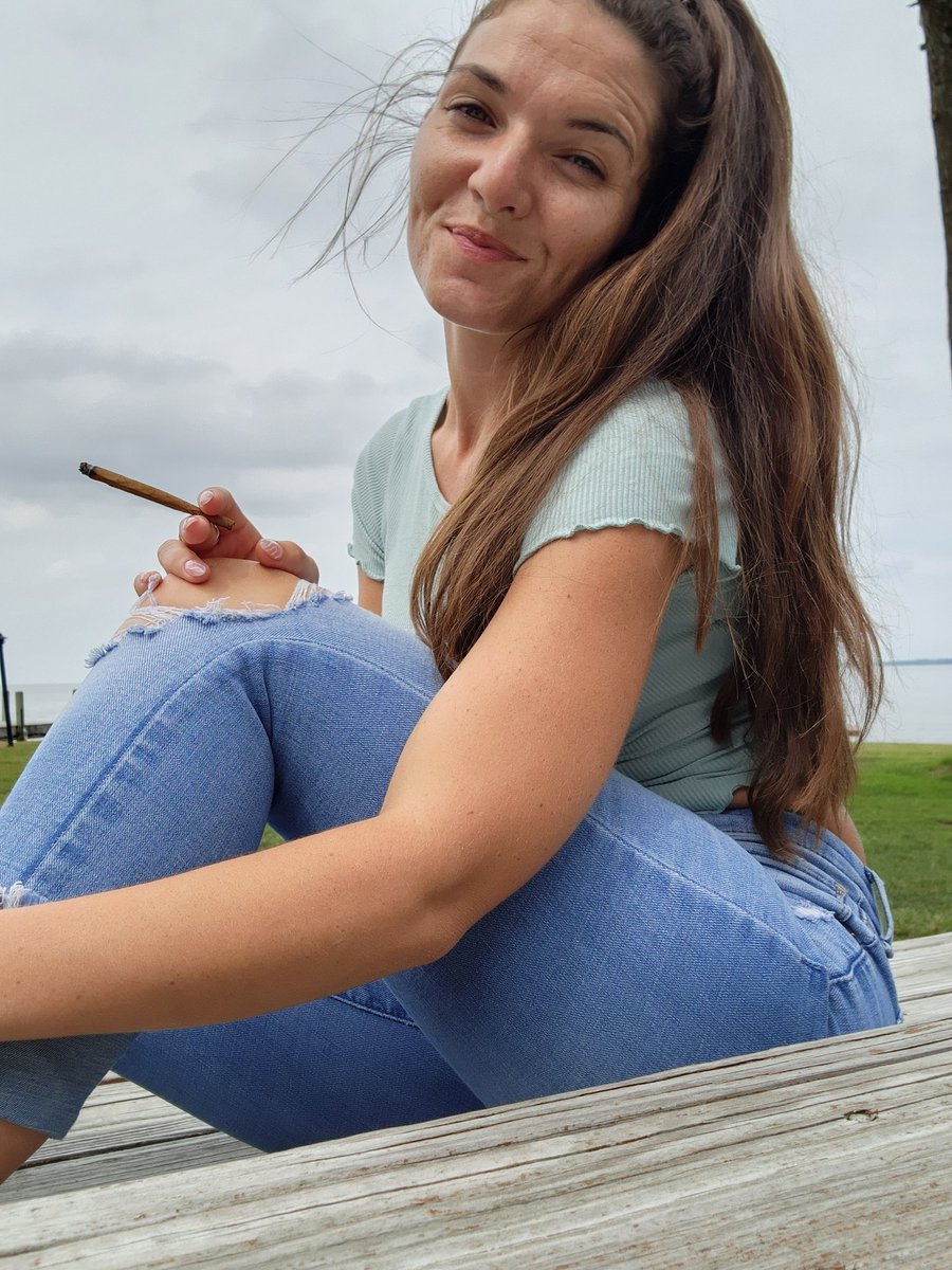 vbsunshine94's tweet photo. Because it's blunt:30 & my hair is crazy ๐คช๐จ
#crazyhairdontcare
#blunttime #weedthirty #bluntthirty #naturalbeauty #budz #naturalhabitat #selflove #contentcreator #virginiaisforlovers #localcreator #virginia #virginiabeach https://t.co/x5joSFpyth
