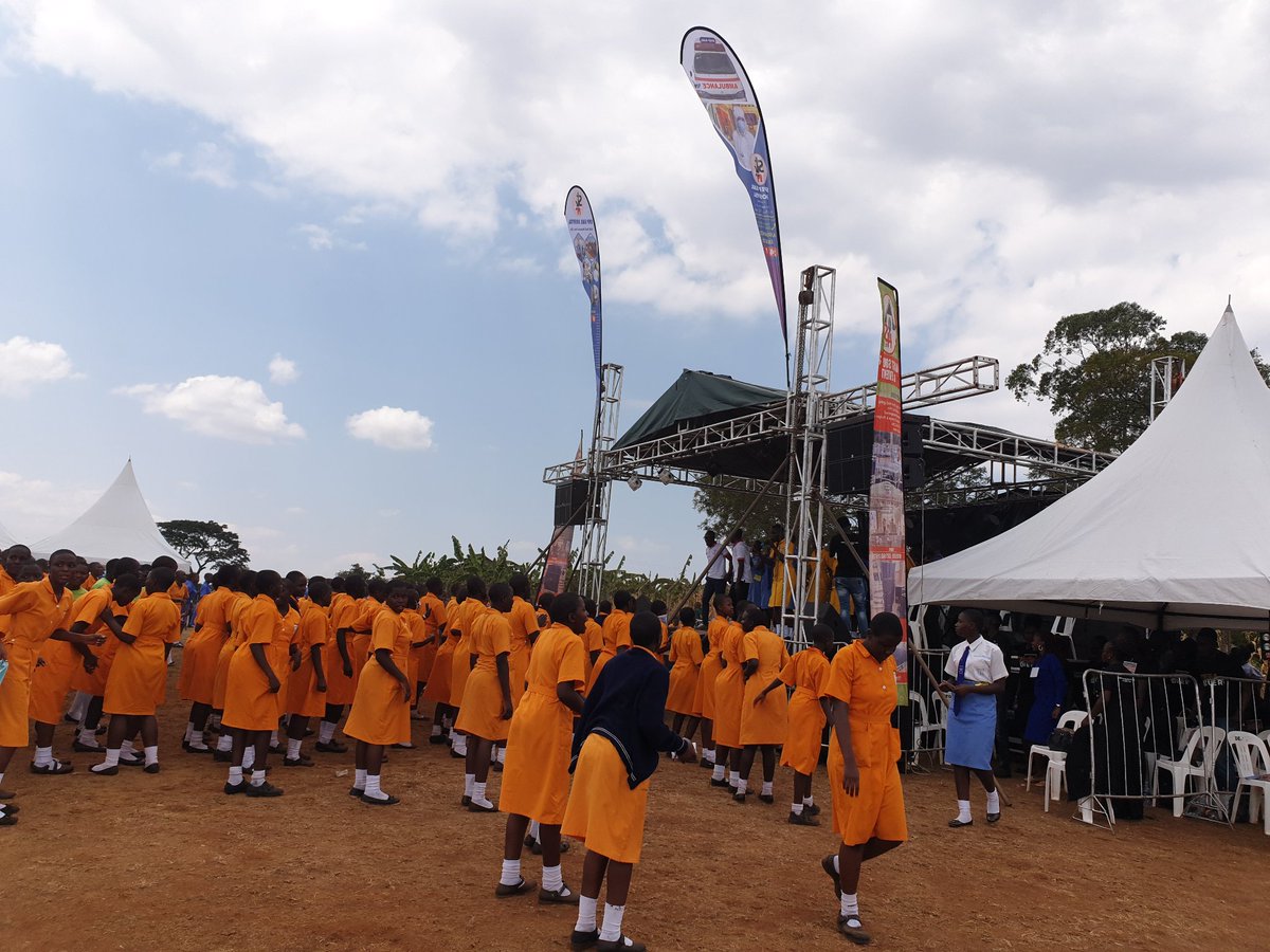 events_host's tweet photo. #Return_of_the_girls_to_the_Mega_Move
Its house of praise since yesterday night at the glory hill of Uganda as all schools in Busoga are praising this day here at wanyange girls school
Main celebrant Bishop of Busoga
#Quoted
We are all motivated https://t.co/xmkkCaNjka