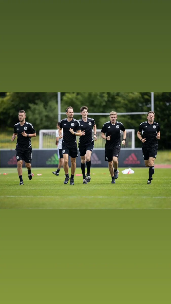 SrAnsetzungen's tweet photo. Bundesliga Schiedsrichter Trainingslager in Herzogenaurach 💪⚽️
📸/Quelle : DFB Schiedsrichter Facebook
#DFBSchiris #FIFASchiedsrichter #DFBReferee #FIFAReferee https://t.co/GI1LREXNbf