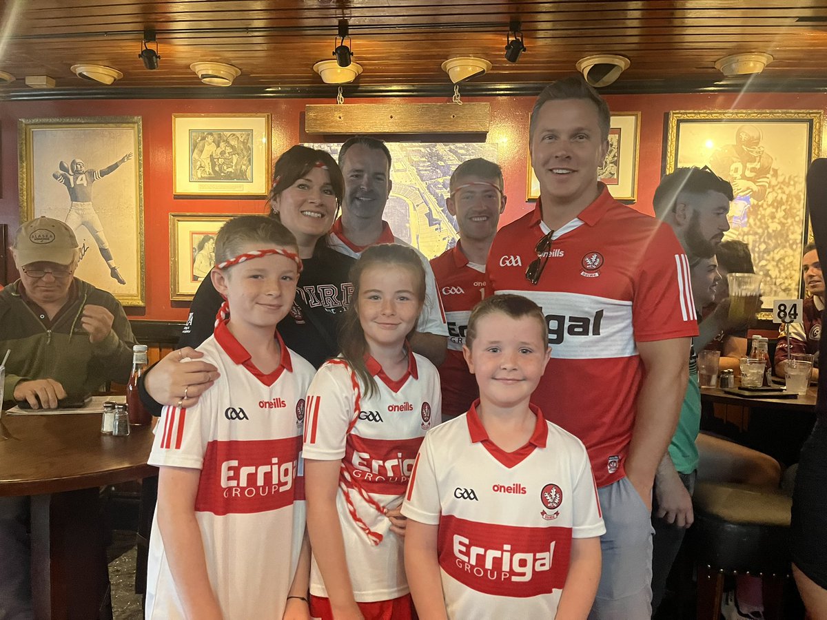 muffithebat's tweet photo. Never too far from a Dawson man! Cheering for Derry in San Francisco @castledawsongac @GAAGO https://t.co/pKFiTrZpqX