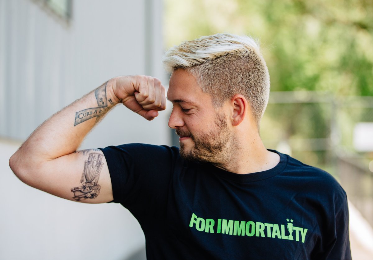 SoundersProShop's tweet image. The Champions of Champions Collection is here! Get your new favorite sweatshirt, tee, scarf &amp;amp; more. Swing by The Pro Shop today to gear up for our historic celebration!

#SummerwiththeChamps