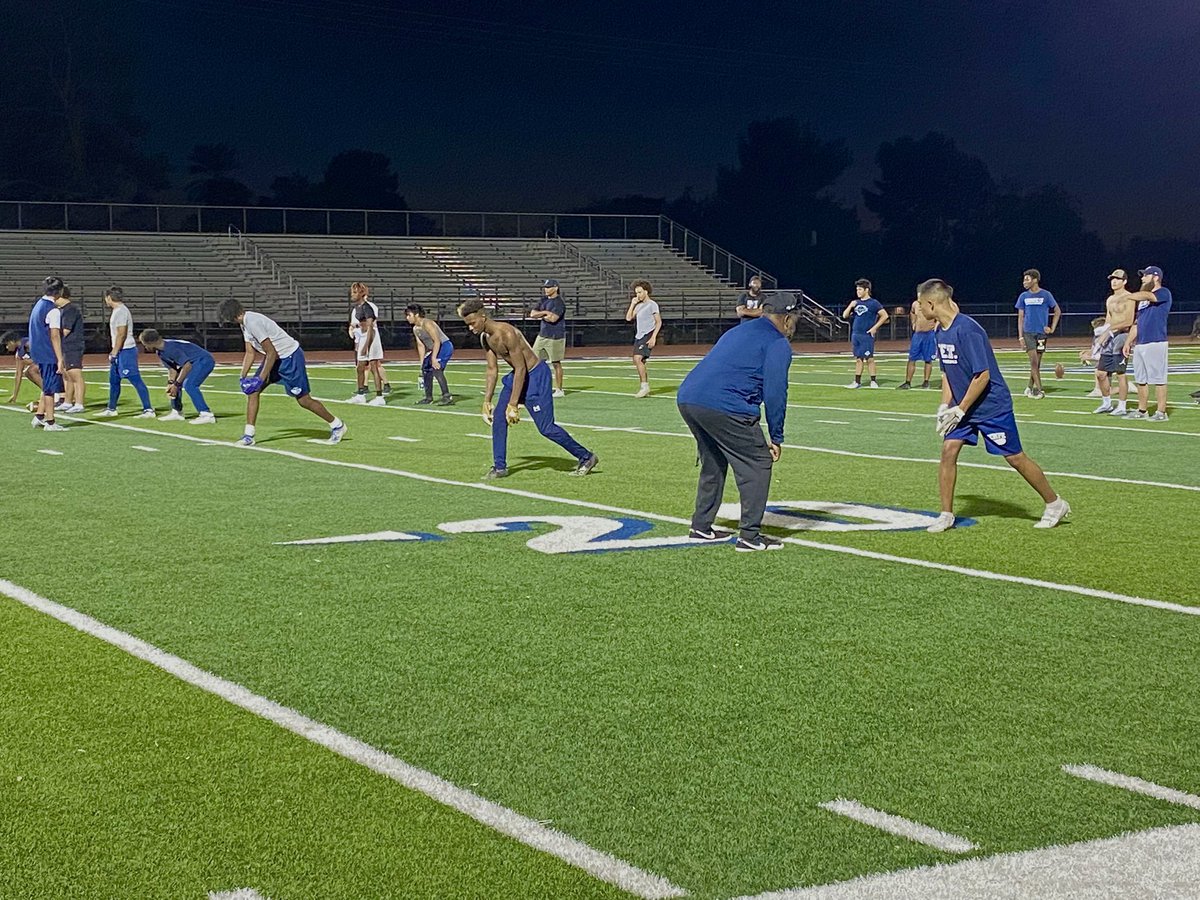 Coach_FreemanCC's tweet image. Coaches decided to have a “Welcome To Friday Night Lights” practice. The team was flying around, having fun, and bonding. Something special about these young men and what we are building over here in Mill and Broadway #BackOnTheBlock #BuffaloFootball #BuffBall #TempeFootball