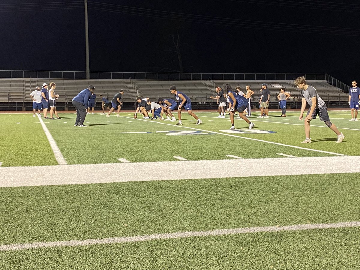 Coach_FreemanCC's tweet image. Coaches decided to have a “Welcome To Friday Night Lights” practice. The team was flying around, having fun, and bonding. Something special about these young men and what we are building over here in Mill and Broadway #BackOnTheBlock #BuffaloFootball #BuffBall #TempeFootball