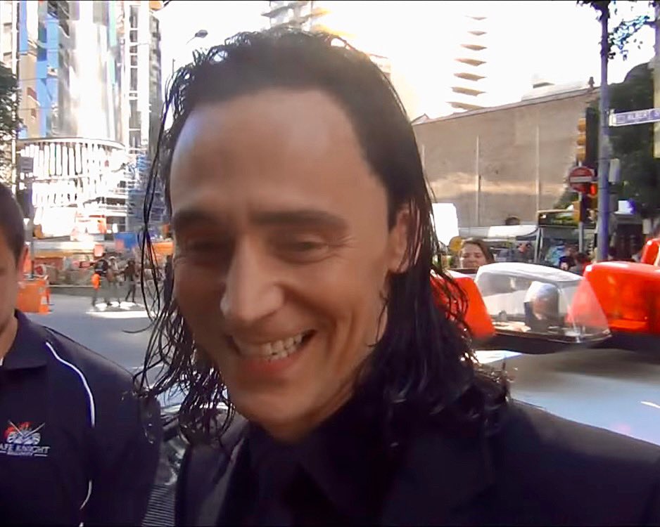 lvthienxtom's tweet photo. imagine being this close to tom hiddleston https://t.co/4hvXIaJixI