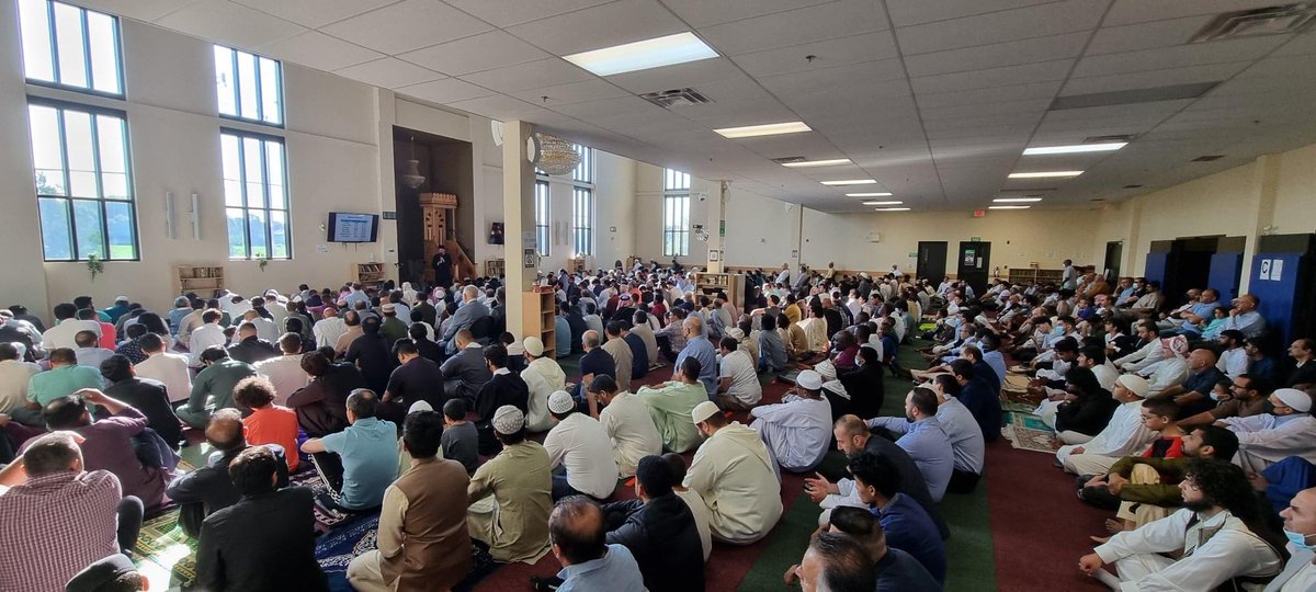 ebrahim_sadaf's tweet photo. Eid al-Adha morning prayers. Blessings &amp; #EidMubarak to all Muslims celebrating in #Ottawa #Nepean Canada, and around world. Special thanks to all volunteers. #Barrhaven #Ward3 #MyBarrhaven @SNMCca #EidAlAdha https://t.co/JQWicn7UWX