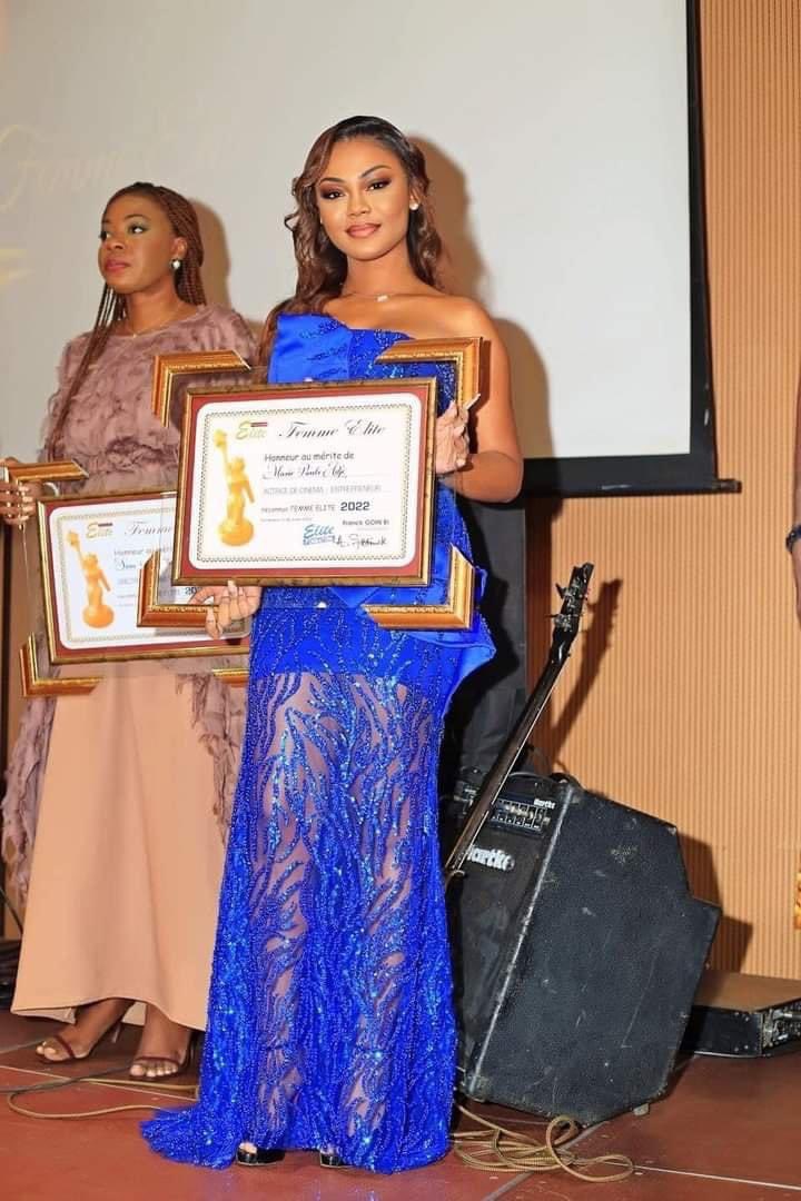 Prom_Ivoire's tweet photo. Félicitations à Marie paule Adje qui a reçu le prix de « Femme Élite » lors du dîner gala organisé par la fondation élite 
Ce prix a pour objectifs, la promotion de l’excellence dans le milieu des femmes et de donner une visibilité sur les actions des femmes…. 1/2. ⤵️⤵️⤵️ https://t.co/44vTWspLov