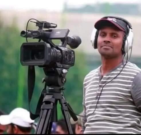 FMMsrilanka's tweet photo. The Free Media Movement strongly condemns and deplores the violent assaults on four Sri Lanka’s News first Journalists covering a protest in front of PM Ranil Wickremesinghe’s residence and six journalists who came to rescue them by several police personnel from Sri Lanka’s (STF) https://t.co/MdYLPh3NSm