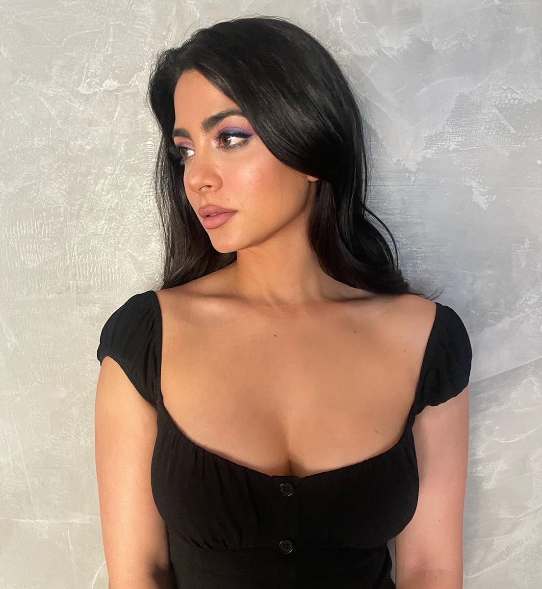EmeraudeToubia's tweet photo. 💜💙🖤 https://t.co/vR4YAu1QII