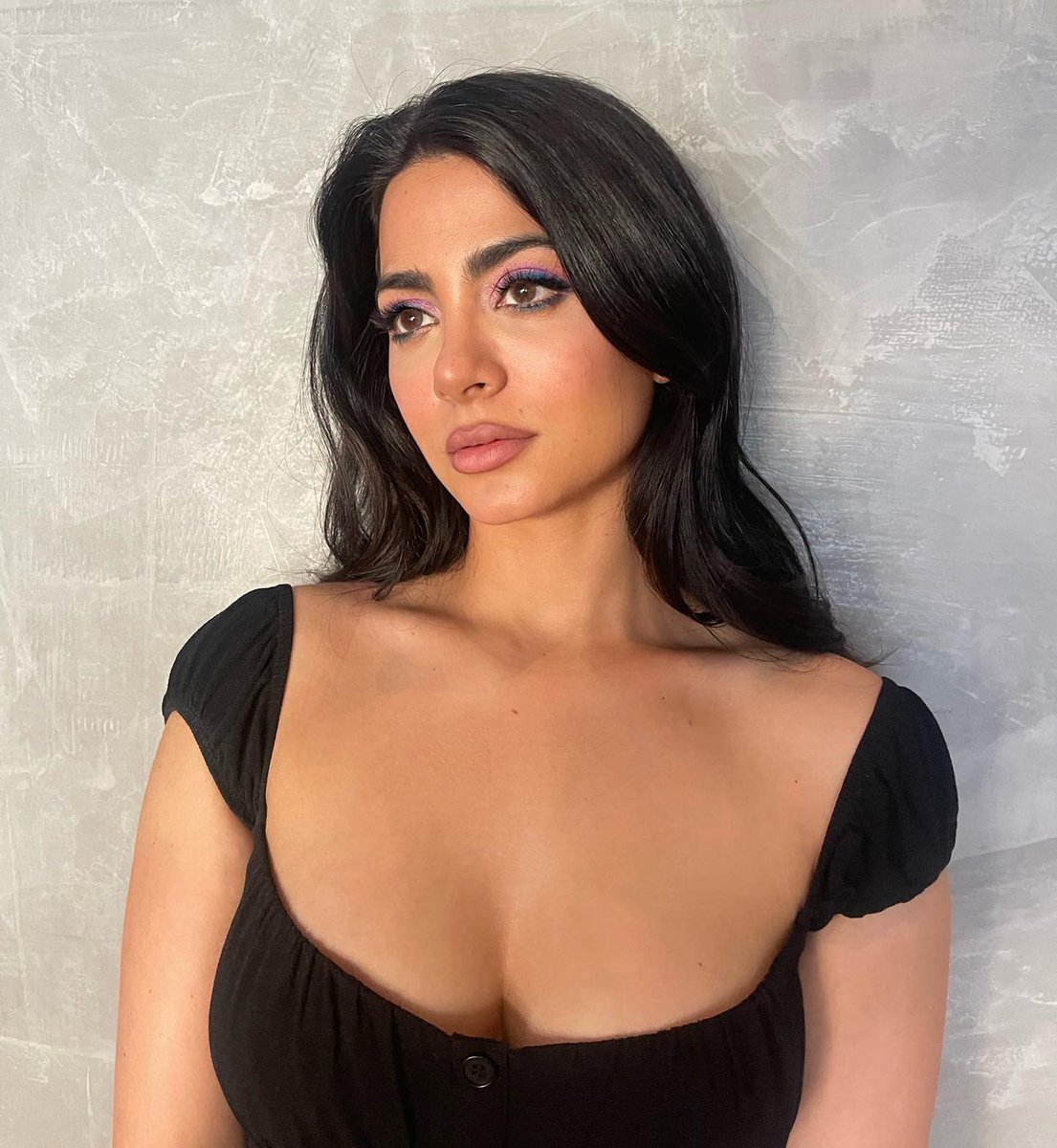 EmeraudeToubia's tweet photo. 💜💙🖤 https://t.co/vR4YAu1QII