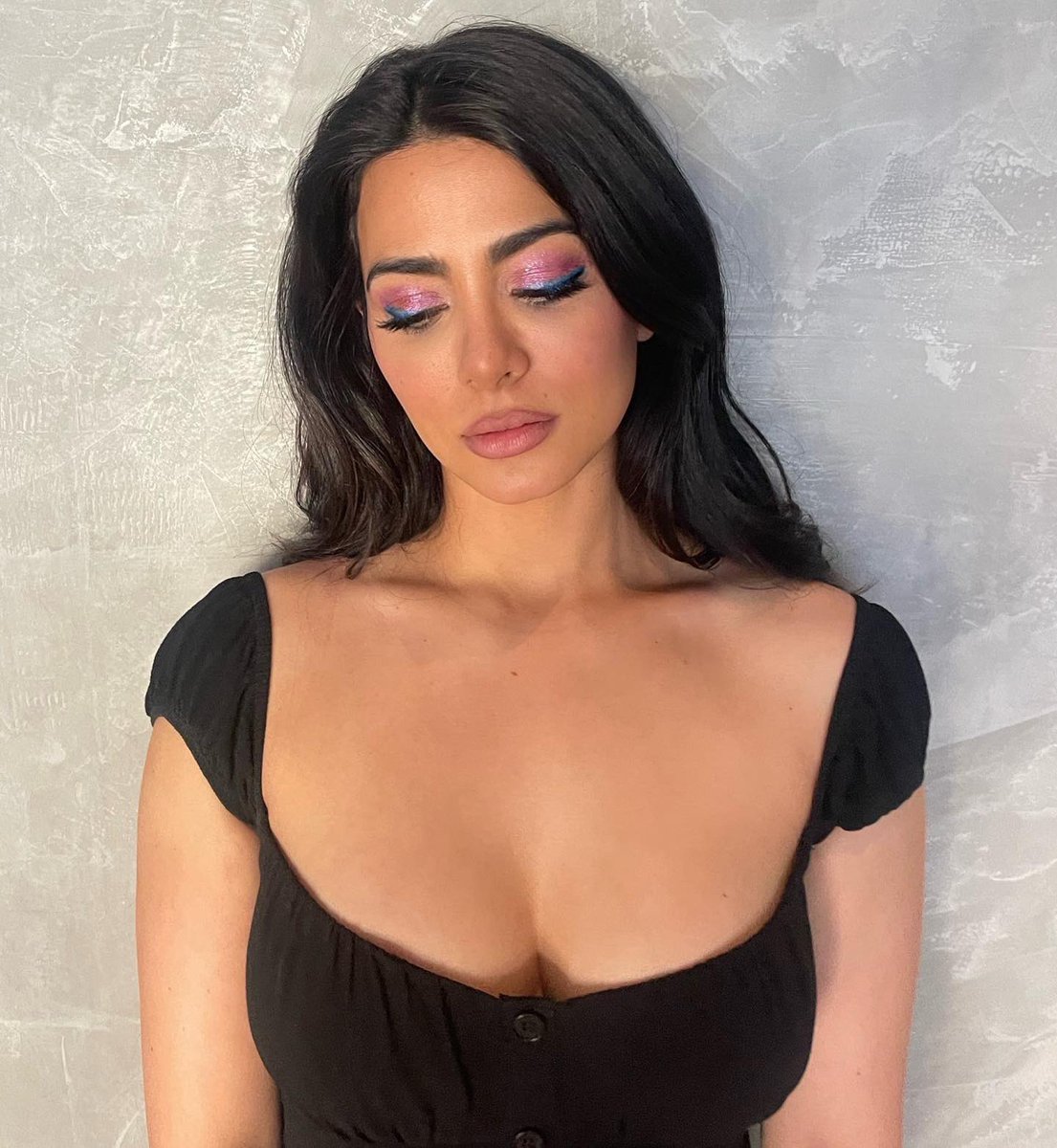 EmeraudeToubia's tweet photo. 💜💙🖤 https://t.co/vR4YAu1QII