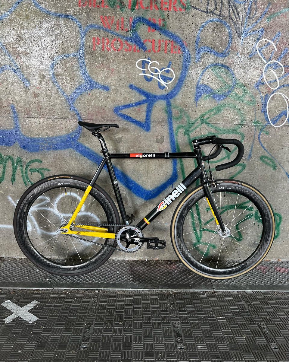 bk_fixedgear's tweet photo. I like how black and yellow combo. 🤔Thoughts? Rate this 1-10 in the comments. Tag a friend who should see this! Follow @yourguyky for more. Thanks for the Tag! 🤝 #fixie
Original post credit 📸: Instagram @yourguyky https://t.co/91DlIhqbrW