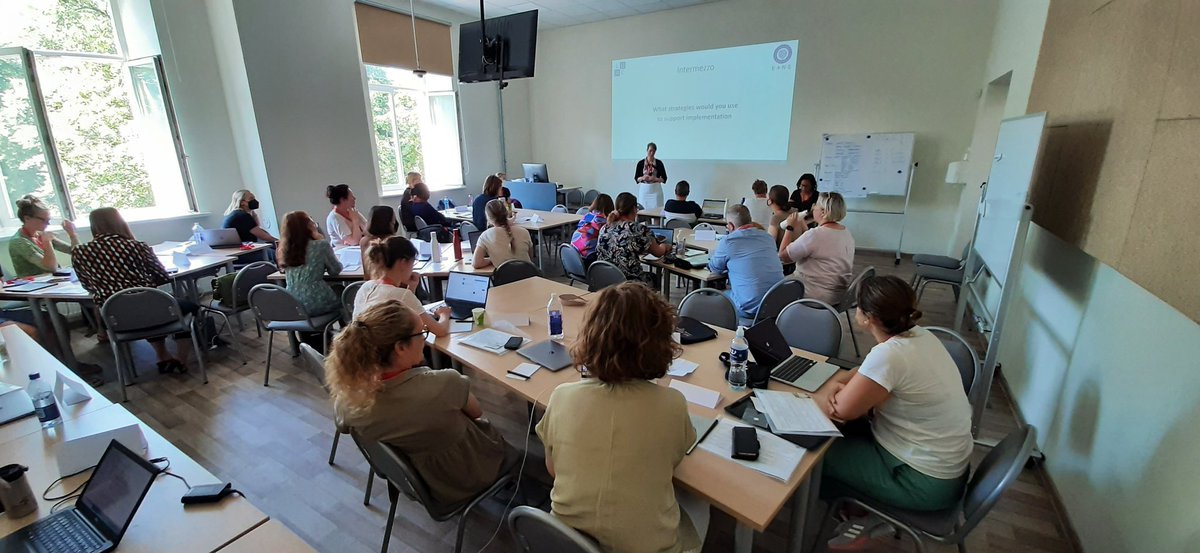 AdelaidaZabale1's tweet photo. A great week at @EANS_Nursing #Summer #School learning from all over europe about improving healthcare by nursing research.
Thanks @VU_LT https://t.co/M6NMdA6z2g