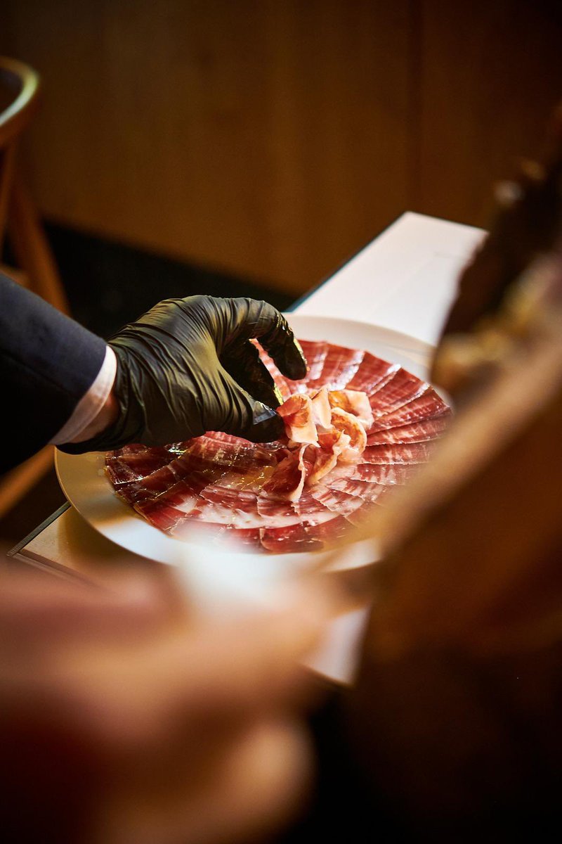 Una joya que siempre está presente en nuestra carta <a href="/JamonJoselito/">Jamón Joselito</a>  

Reserva con nosotros 📞 910210061 

restauranteabarra.com/reservas/
.
#abarra #madrid #restaurante #verano #summer #jamonjoselito #estrella #michelin #restaurantesmadrid #guiarepsol #gastronomia #michellinstar