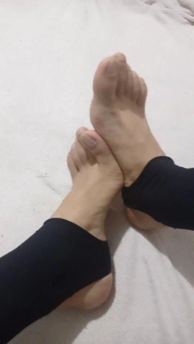 Cute feet posting :3 ? https://t.co/H7yzVImu05