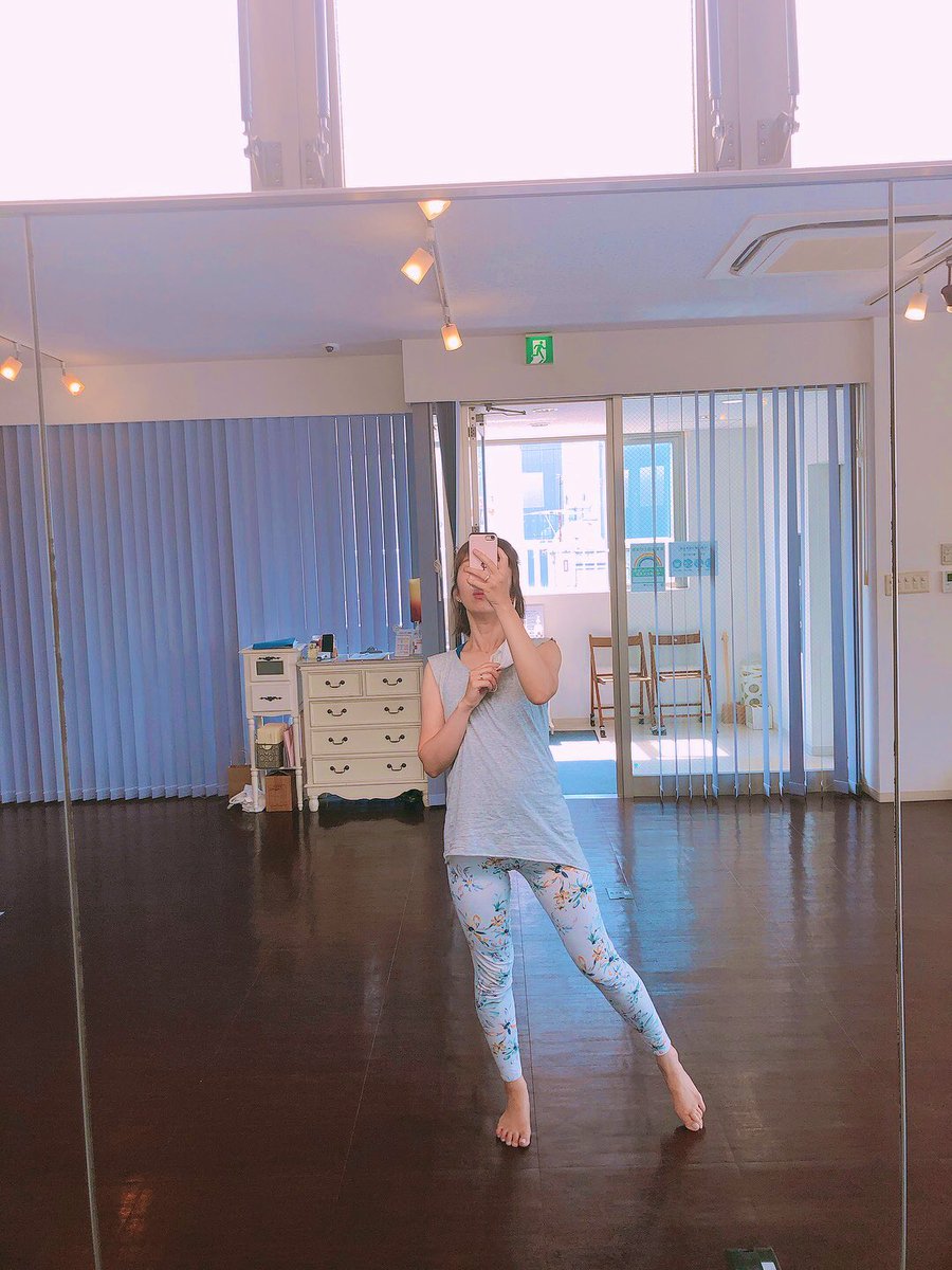 yukine0530's tweet photo. 夏は白が着たくなる^^
海いきたいなー🐳
#骨盤ヨガ
#yoga
#lindaworks https://t.co/FbJzaq9UIy
