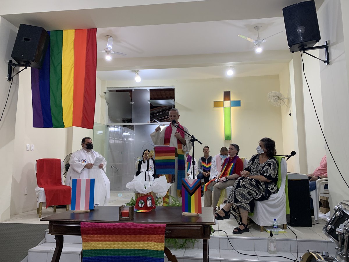 OnaRuda2's tweet photo. A @IgrejaNazareth está consagrando hoje André, homem gay assumido, ao ministério pastoral e gentilmente me convidaram para acompanhar esse momento especial https://t.co/JYsf6tKd3v