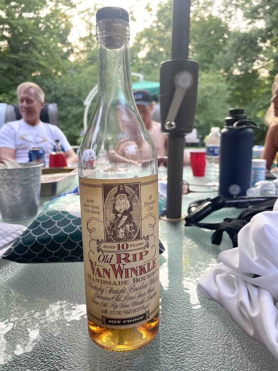 BrantSmith89's tweet photo. Enjoying a good bottle with friends.  Blessed!!!!! https://t.co/rsjrqQKuXs