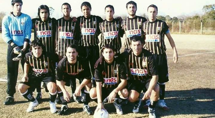 Estrella_Bsso's tweet photo. #Efemerides / ➡️ Un dia como hoy la cebra lograba el tri campeonato con un sensacional equipo, consiguiendo así ser hasta el momento, el último tri campeón de la Liga Amateur Platense. 
Salud a todos los campeones que formaron parte de ese glorioso plantel y cuerpo técnico. https://t.co/pB3A1gmwOd