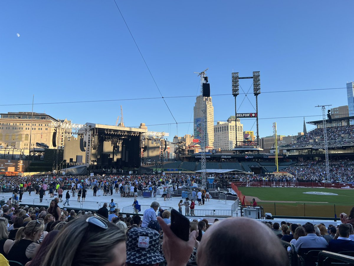 jalexander112's tweet image. @StubHub bought tickets to Billy Joel on the floor, they got sold 3 times, you put me up in the stands #detroit #donkey #youhaventrecovered #neveragain