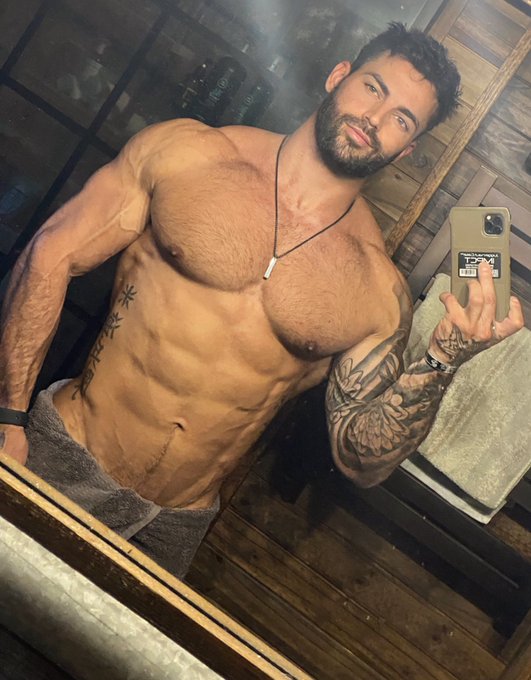 Come watch me drop the towel https://t.co/ucs4bAGyBW https://t.co/lBhwNtsTVq